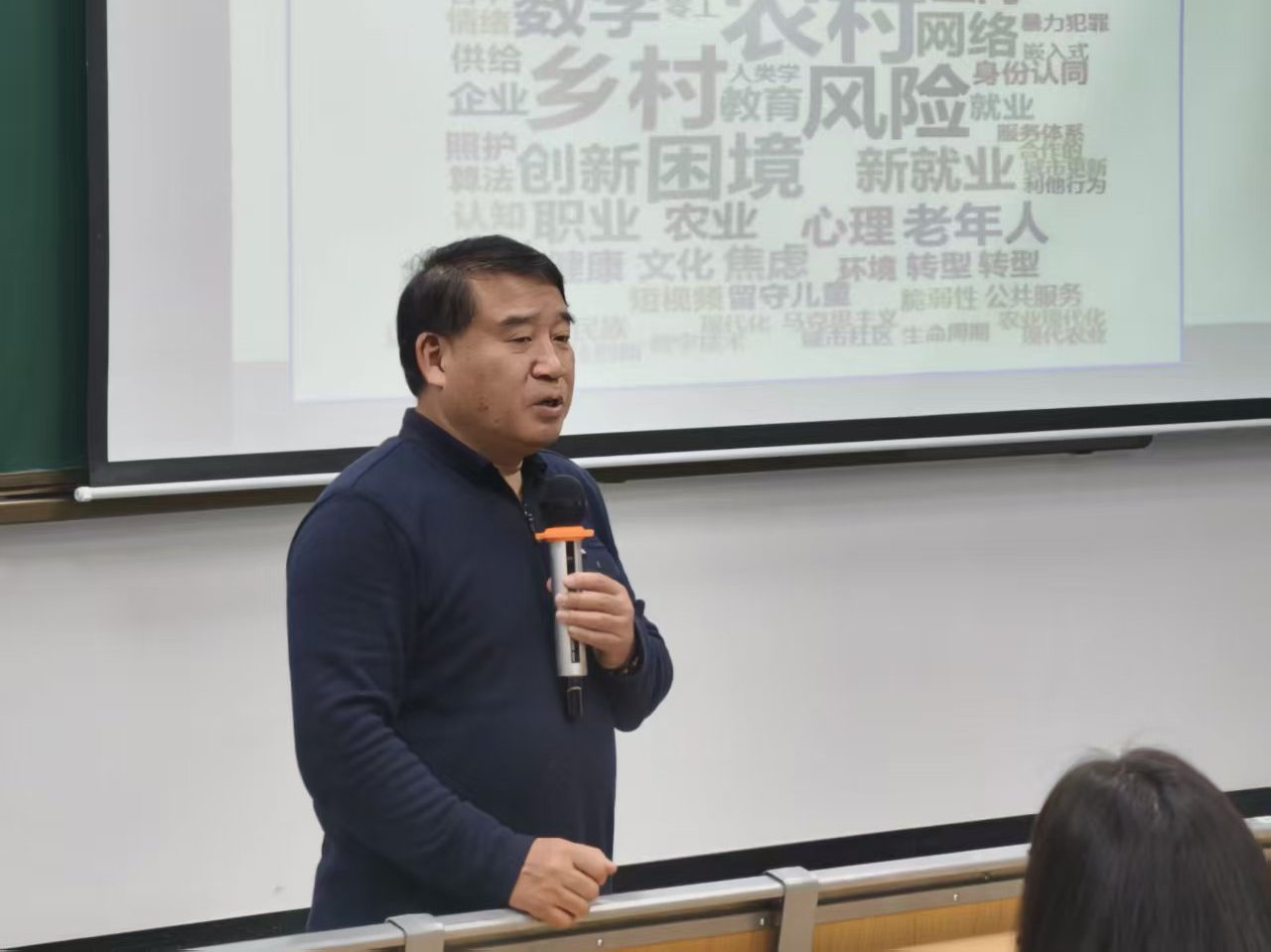 范柏乃教授莅临我院讲学，赋能科研高质量发展