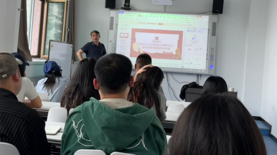 农林经济管理学院党委书记为学院研究生党支部上深入贯彻中央八项规定精神学习教育专题党课