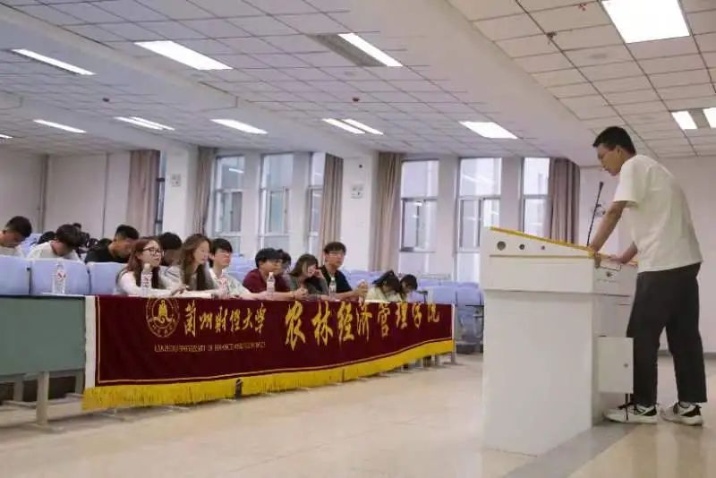 农林经济管理学院开展&ldquo;为中国式现代化挺膺担当&mdash;&mdash;青春年少好读书&rdquo;主题读书分享活动