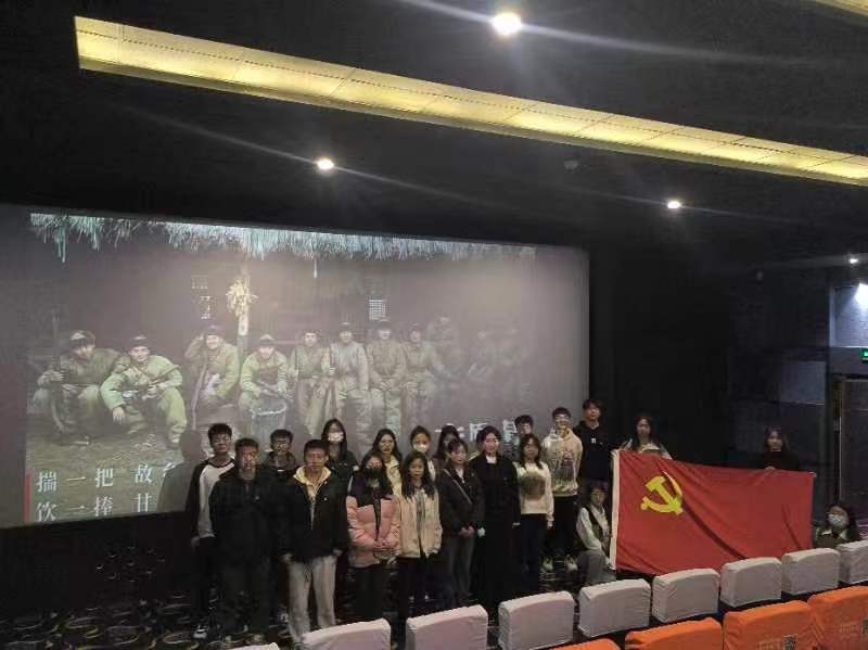 农林经济管理学院组织学生观看影片《志愿军：雄兵出击》