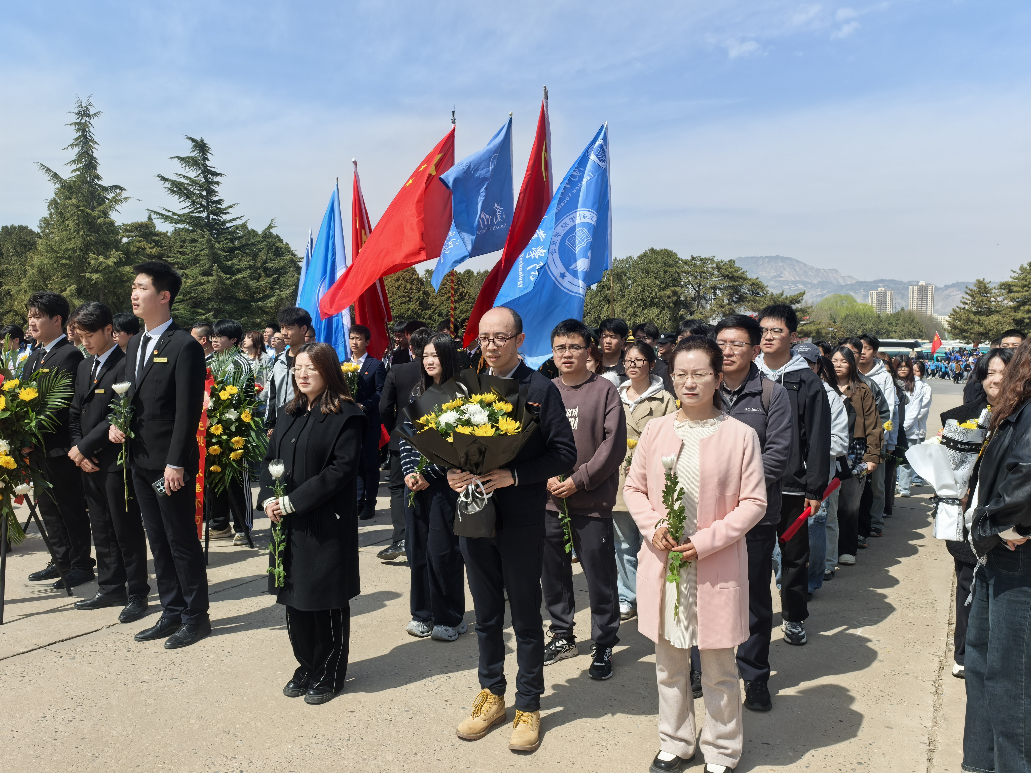 缅怀先烈寄哀思 传承基因担使命&mdash;&mdash;农林经济管理学院开展清明祭英烈党团活动