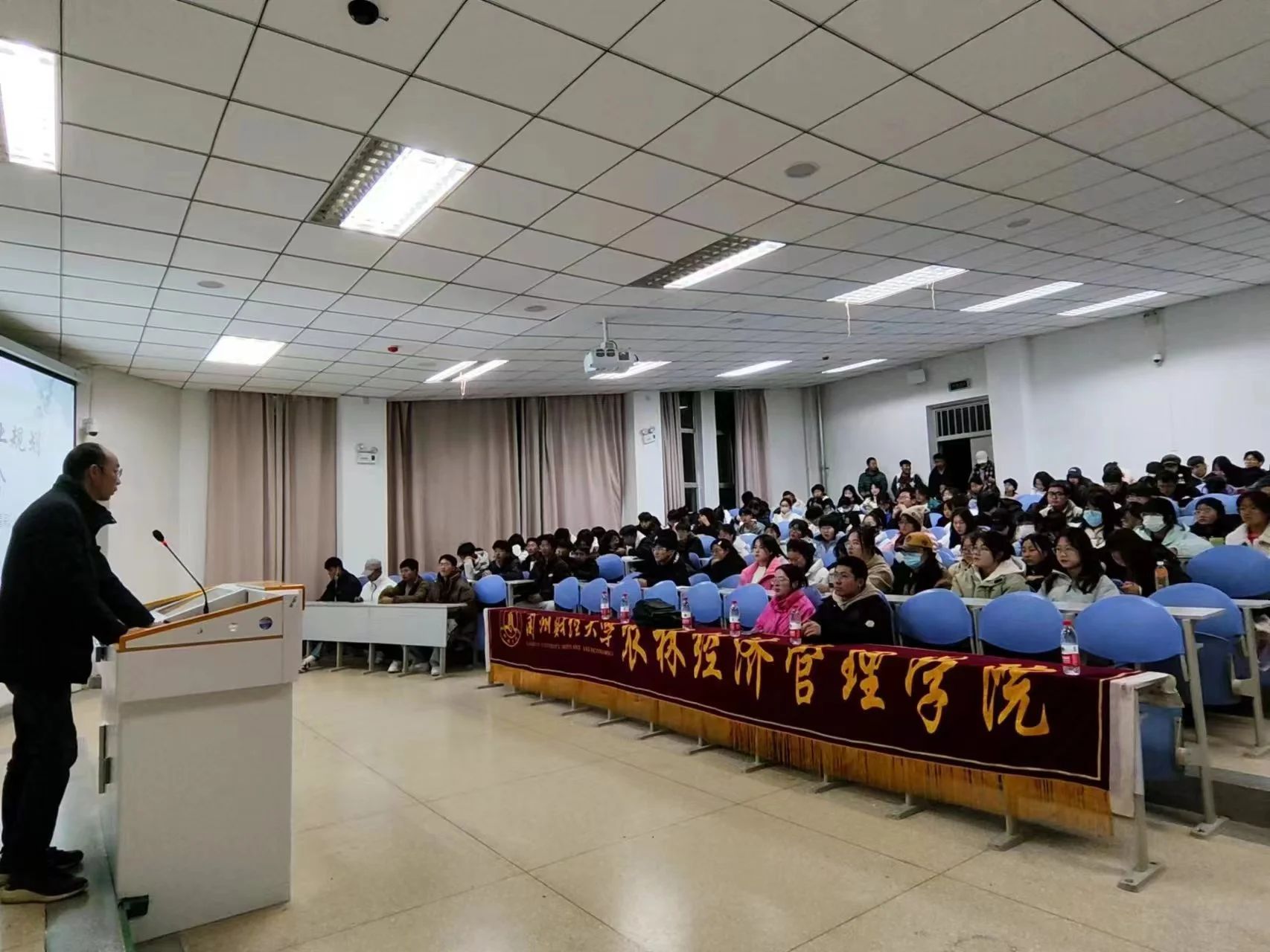 我为学生办实事||我院开展职业生涯规划宣讲活动