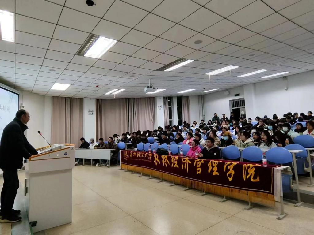 我为学生办实事||我院开展职业生涯规划宣讲活动